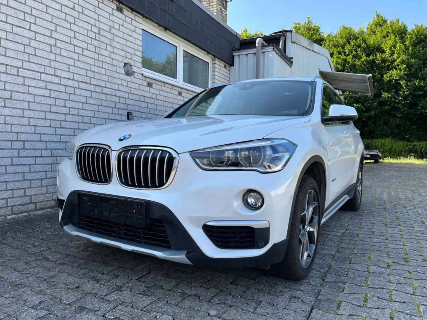BMW X1 xDrive 20 i xLine/Leder/Navi/1 Hand/Scheckhef Blanc - 1
