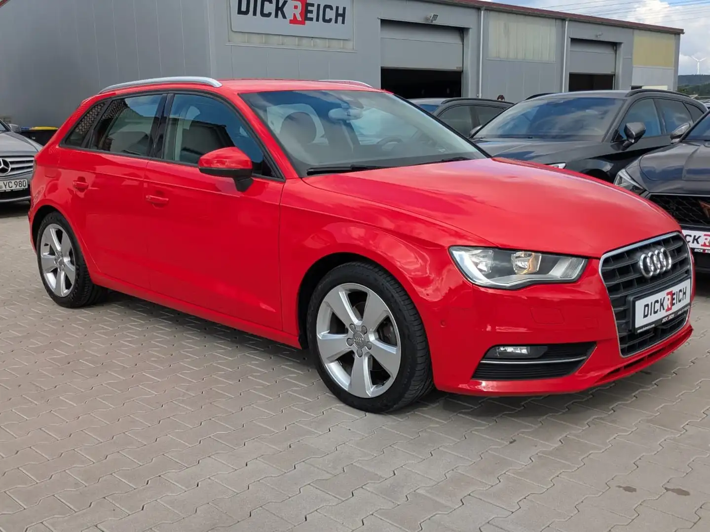 Audi A3 2.0 TDI ambition SPORT-FAHRWERK*TEMP*DAB*PDC Rojo - 1
