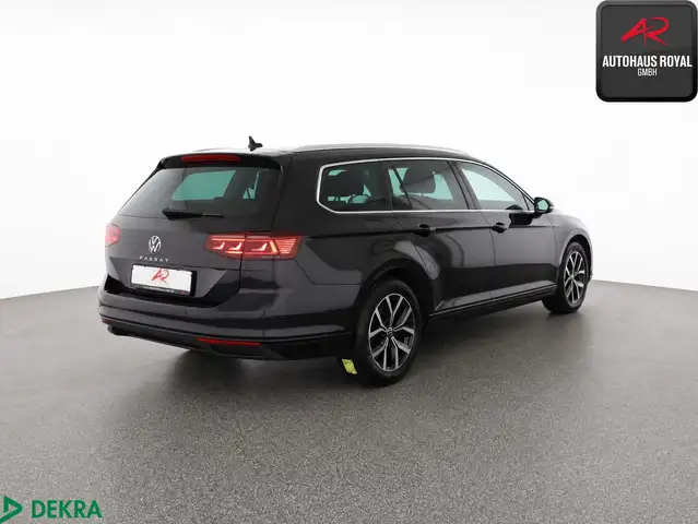 Volkswagen Passat view 4