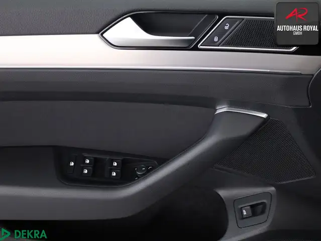 Volkswagen Passat view 14