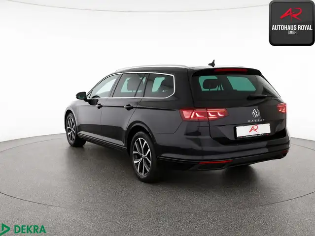 Volkswagen Passat view 3