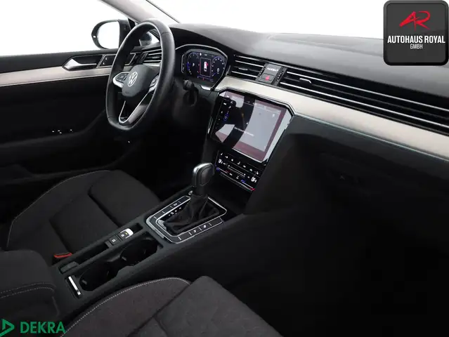 Volkswagen Passat view 10