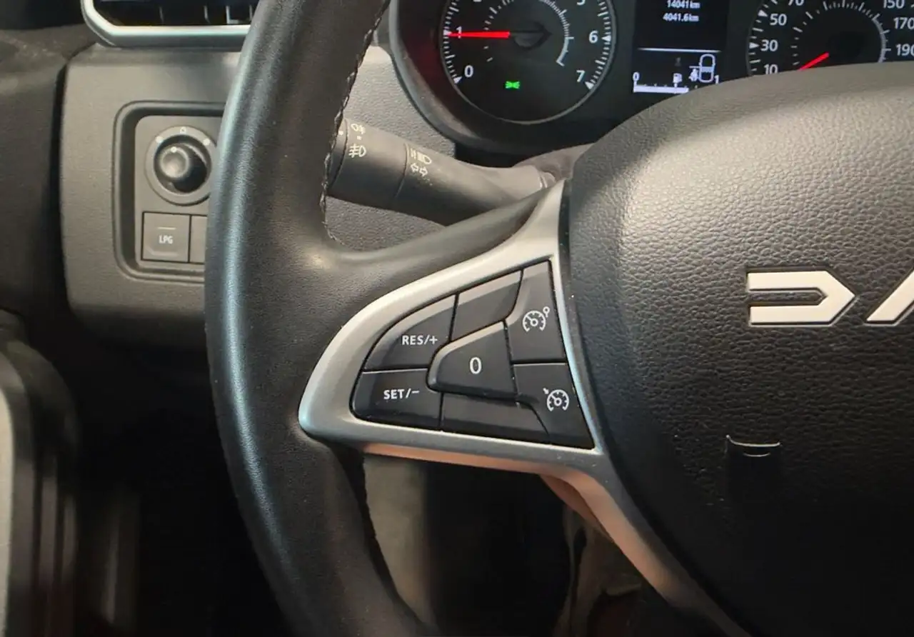 Dacia Duster — photo 24