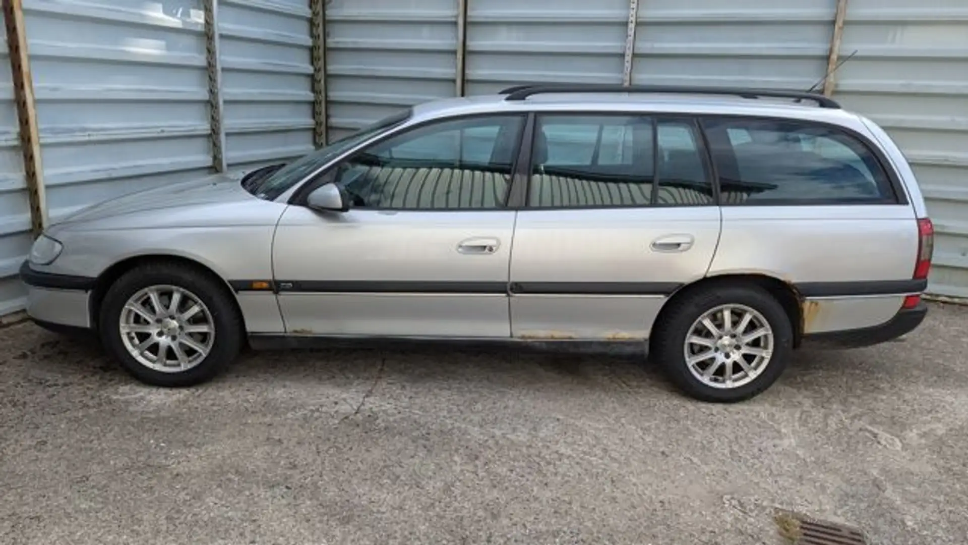 Opel Omega B 2.0 Caravan*AHK*Alufelgen*Tüv:09/2025* Stříbrná - 2