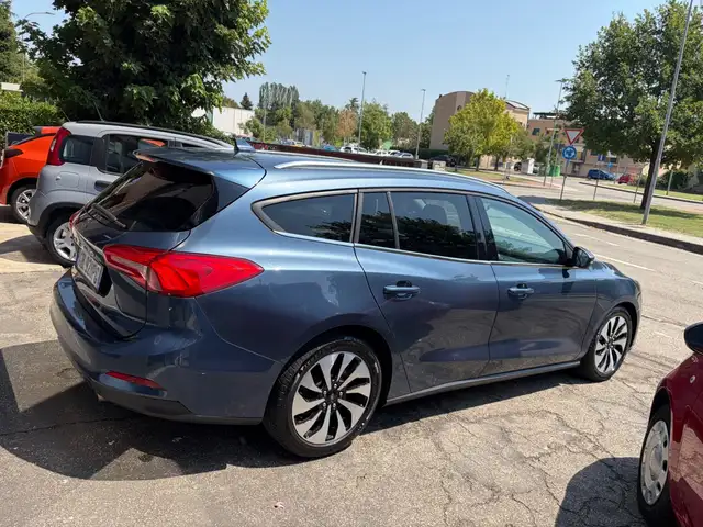Ford Focus view 4