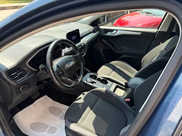 Ford Focus view 8