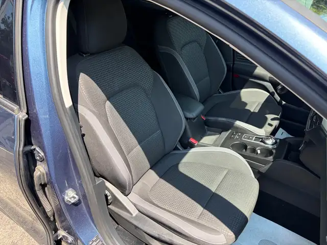Ford Focus view 12