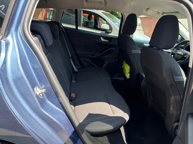 Ford Focus view 10