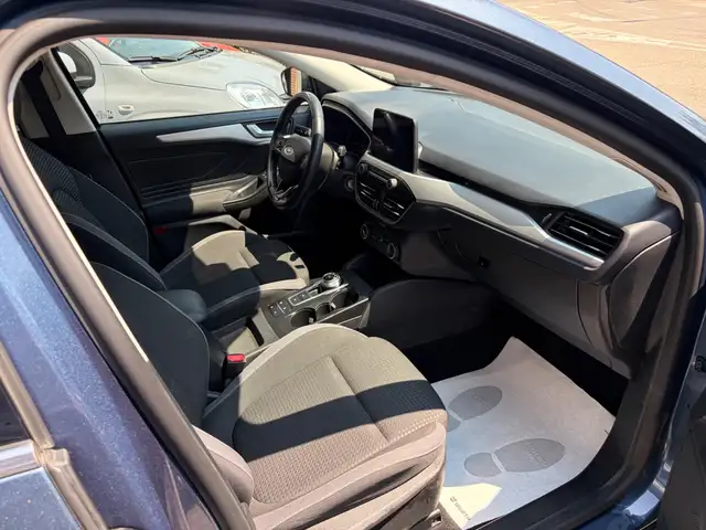 Ford Focus view 11