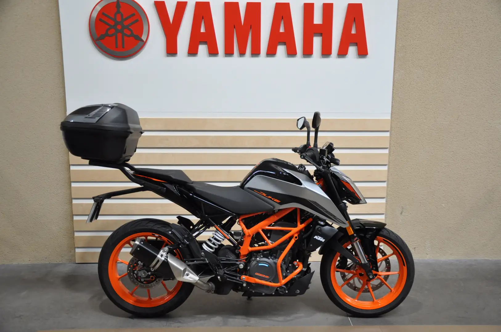 KTM 390 Duke Noir - 1