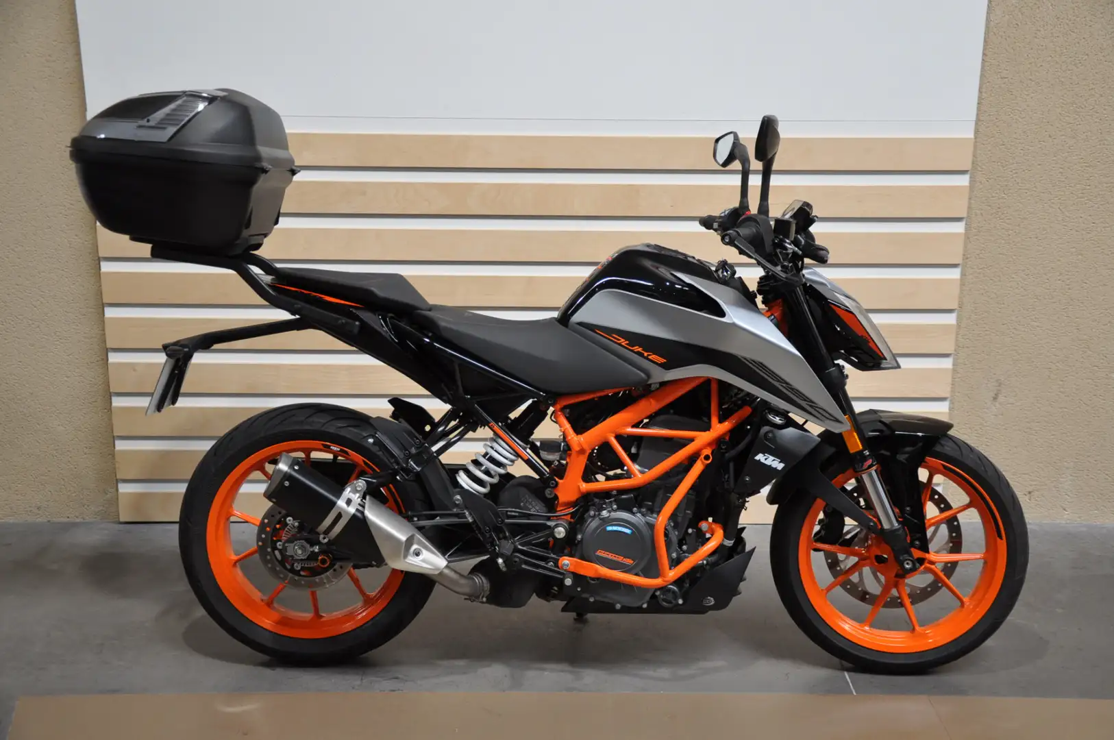KTM 390 Duke Noir - 2