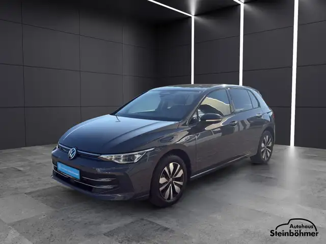 Volkswagen Golf view 2