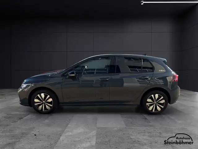 Volkswagen Golf view 3
