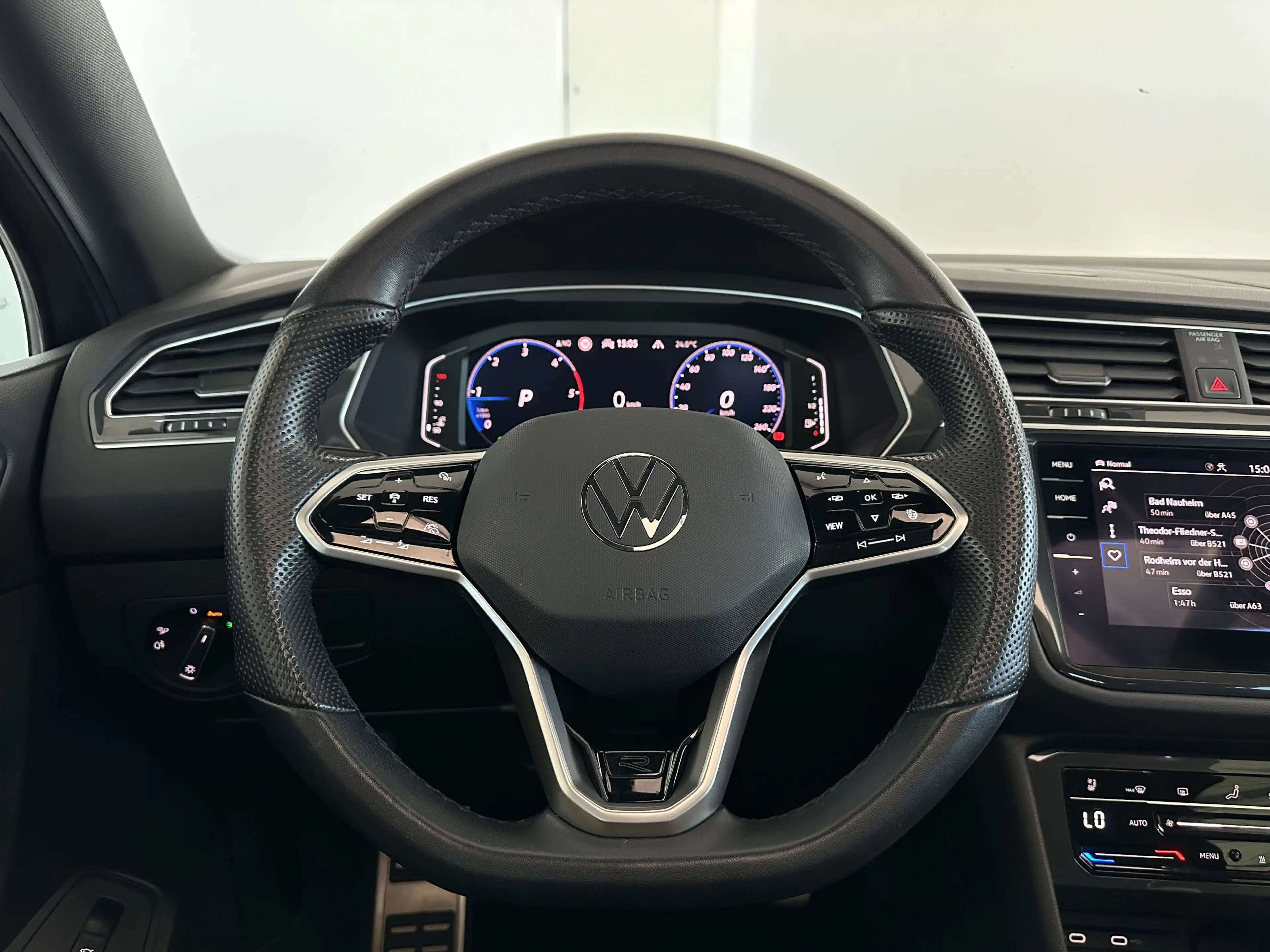 Volkswagen Tiguan Allspace R-LINE* 7S* PANO* 360* STHZ* AHK* BLACK* MEMO — photo 14