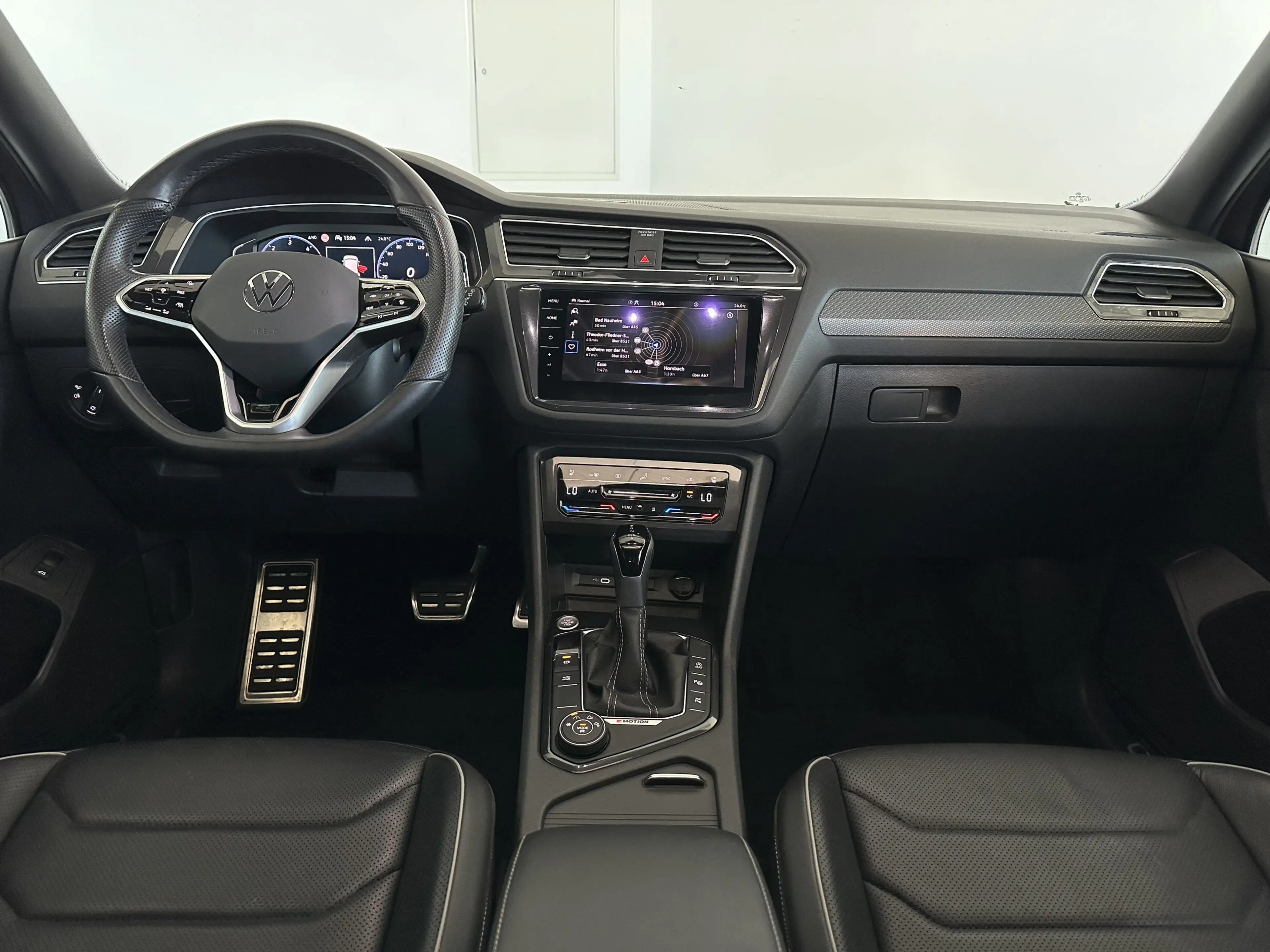 Volkswagen Tiguan Allspace R-LINE* 7S* PANO* 360* STHZ* AHK* BLACK* MEMO — photo 10