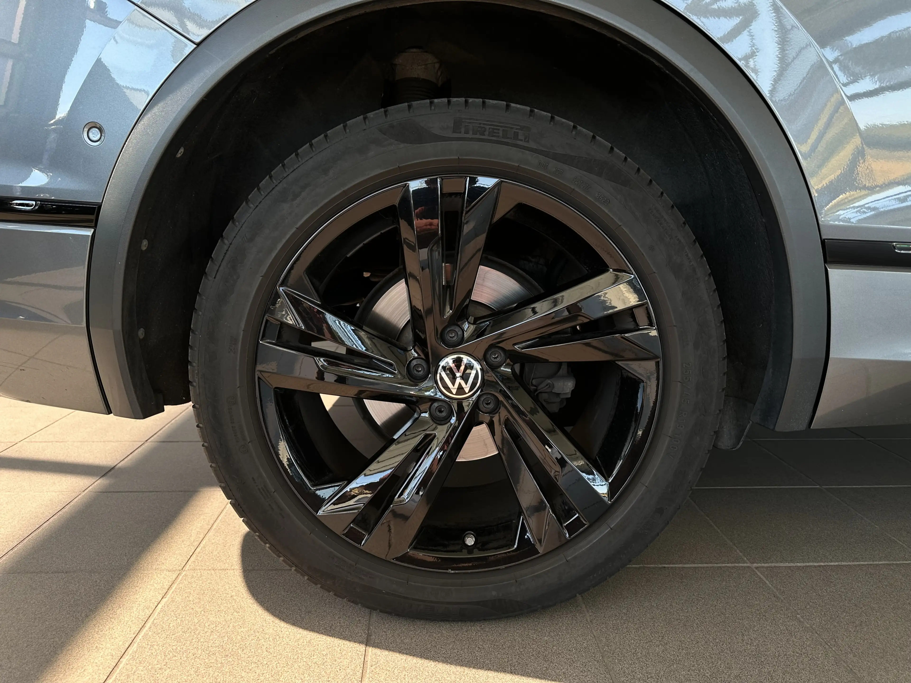 Volkswagen Tiguan Allspace R-LINE* 7S* PANO* 360* STHZ* AHK* BLACK* MEMO — photo 8