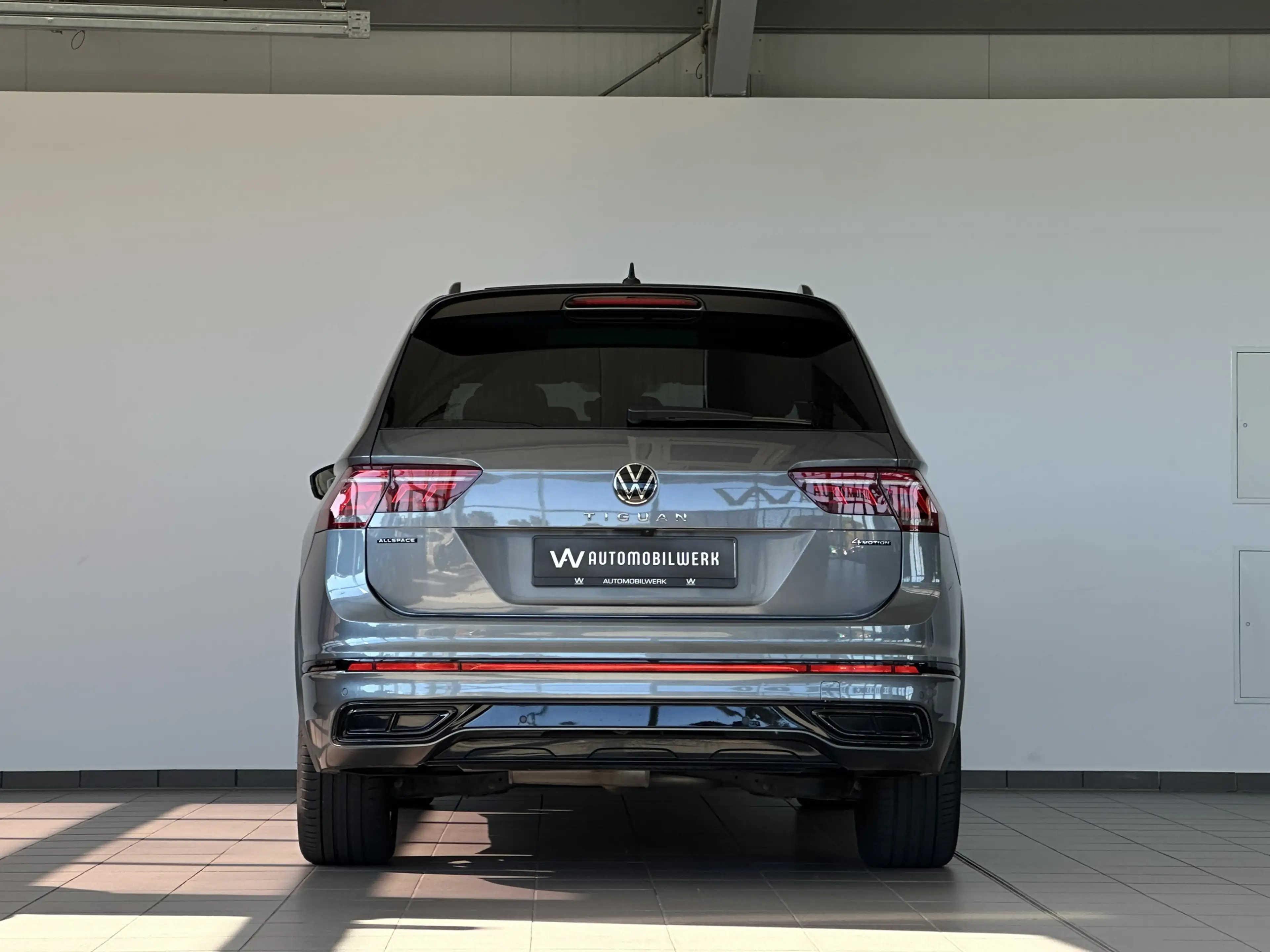 Volkswagen Tiguan Allspace R-LINE* 7S* PANO* 360* STHZ* AHK* BLACK* MEMO — photo 5