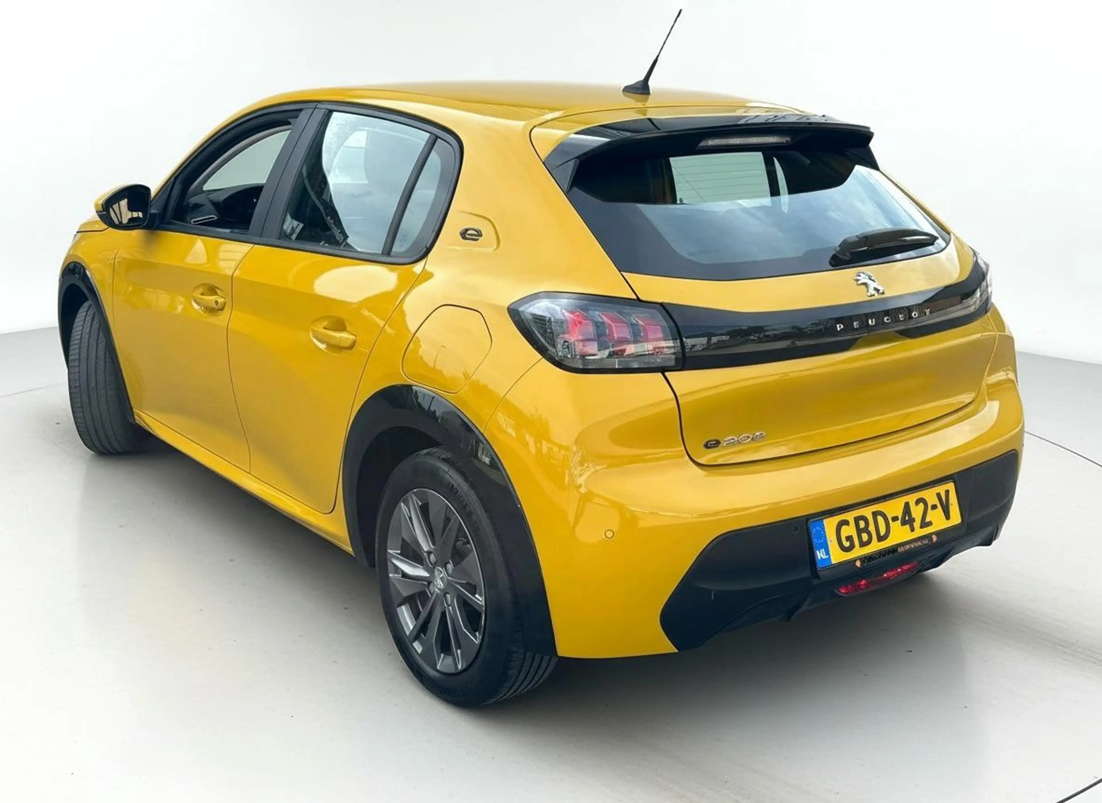 Peugeot e-208 EV Active Pack 50 kWh | 3-fase! | Rijklaar gelever — photo 3