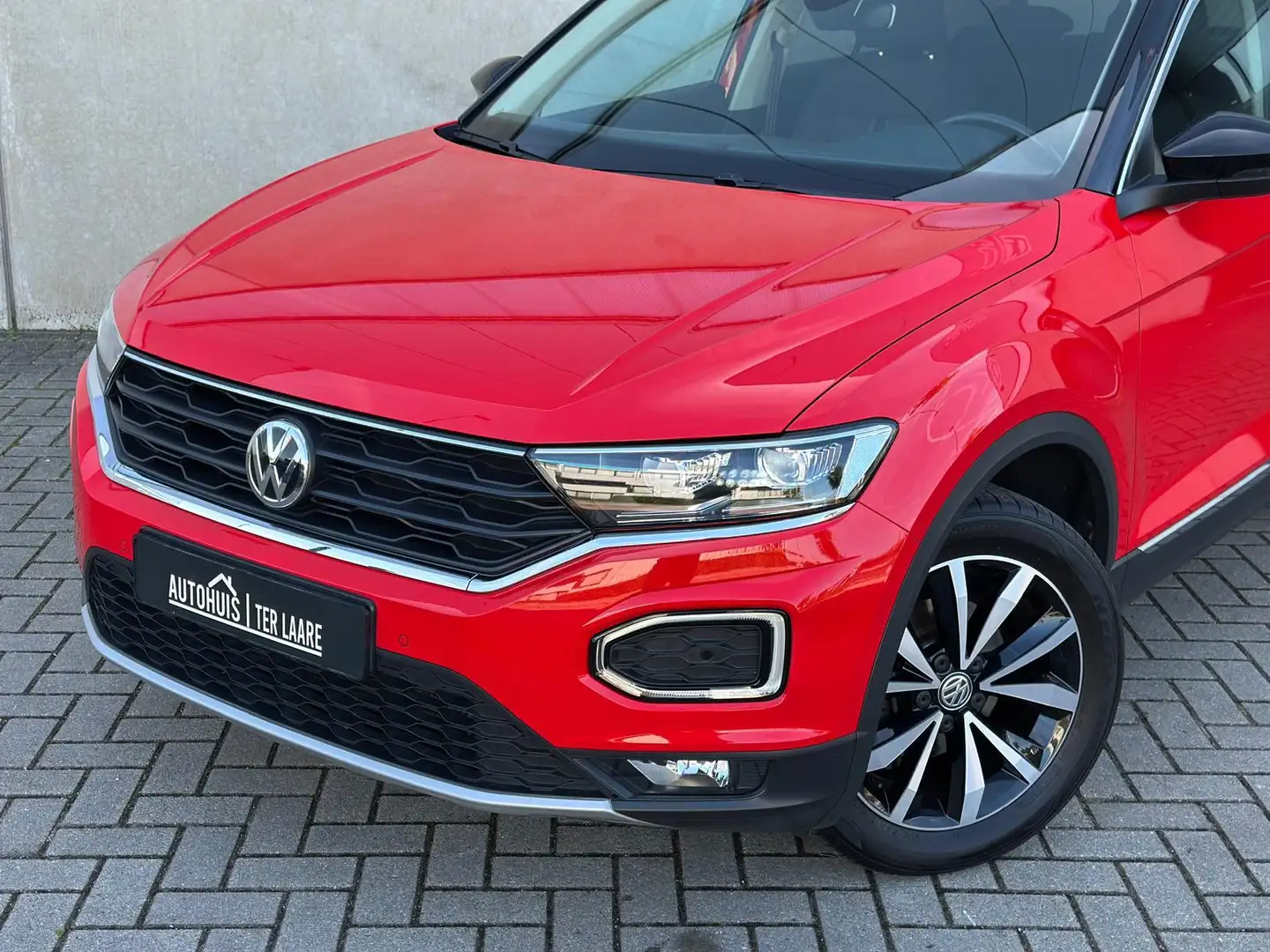 Volkswagen T-Roc 1.5 TSI Sport DSG Pano Camera Carplay LED Rot - 2