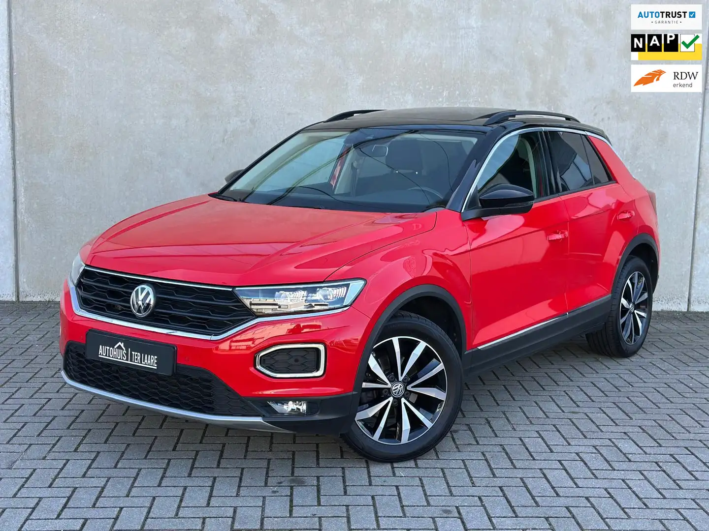 Volkswagen T-Roc 1.5 TSI Sport DSG Pano Camera Carplay LED Rot - 1