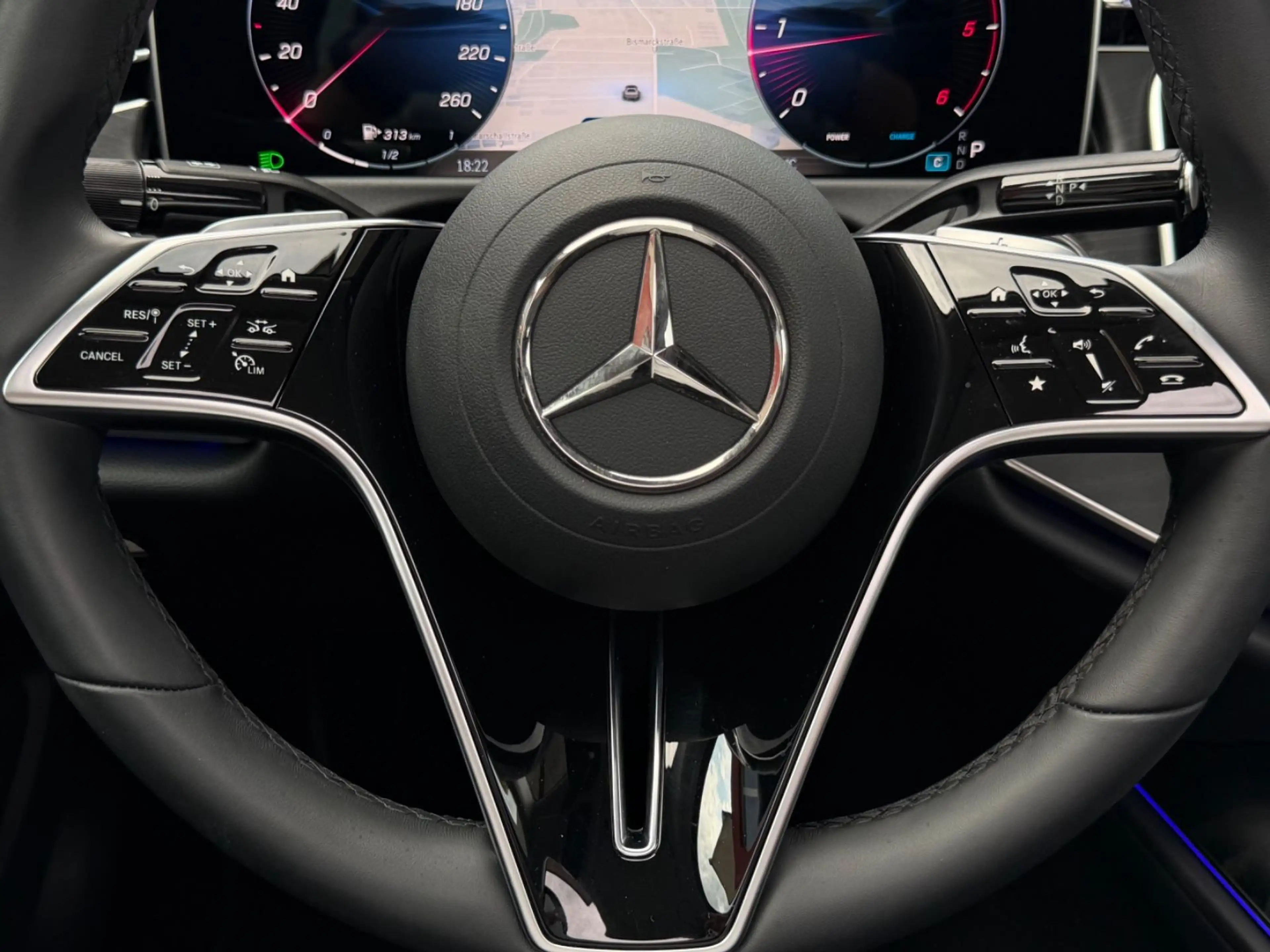 Mercedes-Benz E 220 d Lim. NAVI/LED/PANORAMA/R-KAMERA/19ZOLL — photo 14