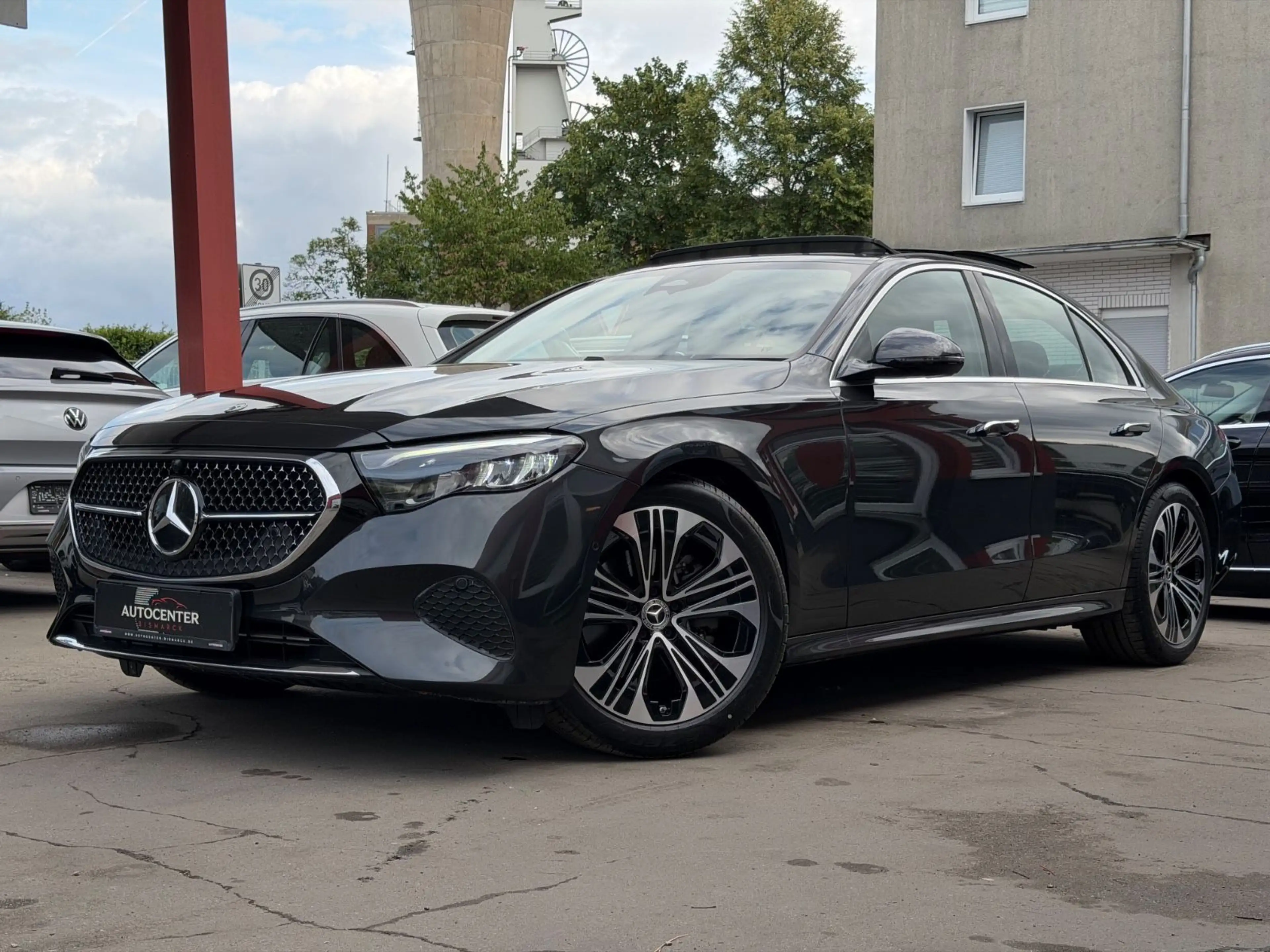 Mercedes-Benz E 220 d Lim. NAVI/LED/PANORAMA/R-KAMERA/19ZOLL