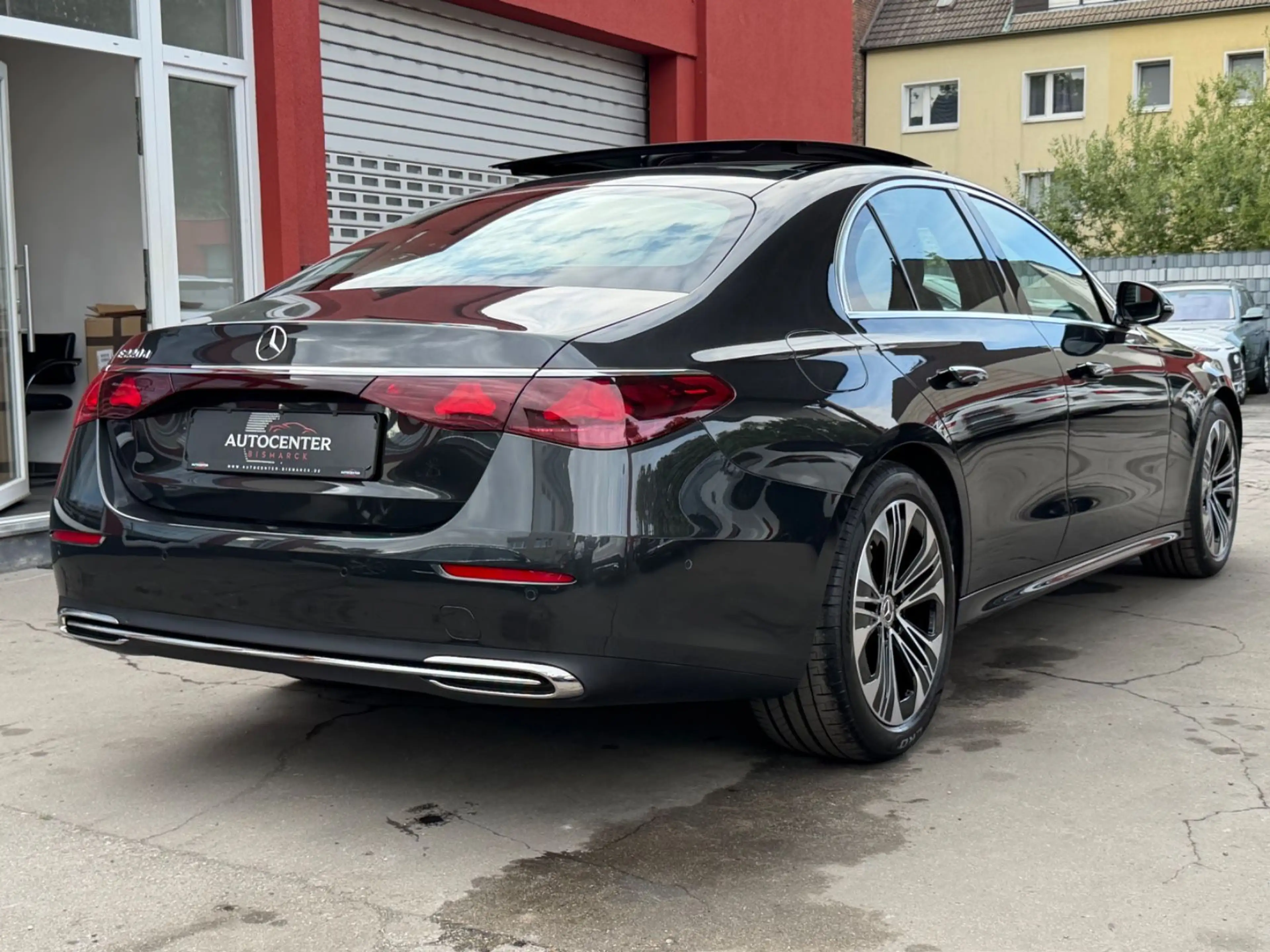 Mercedes-Benz E 220 d Lim. NAVI/LED/PANORAMA/R-KAMERA/19ZOLL — photo 3
