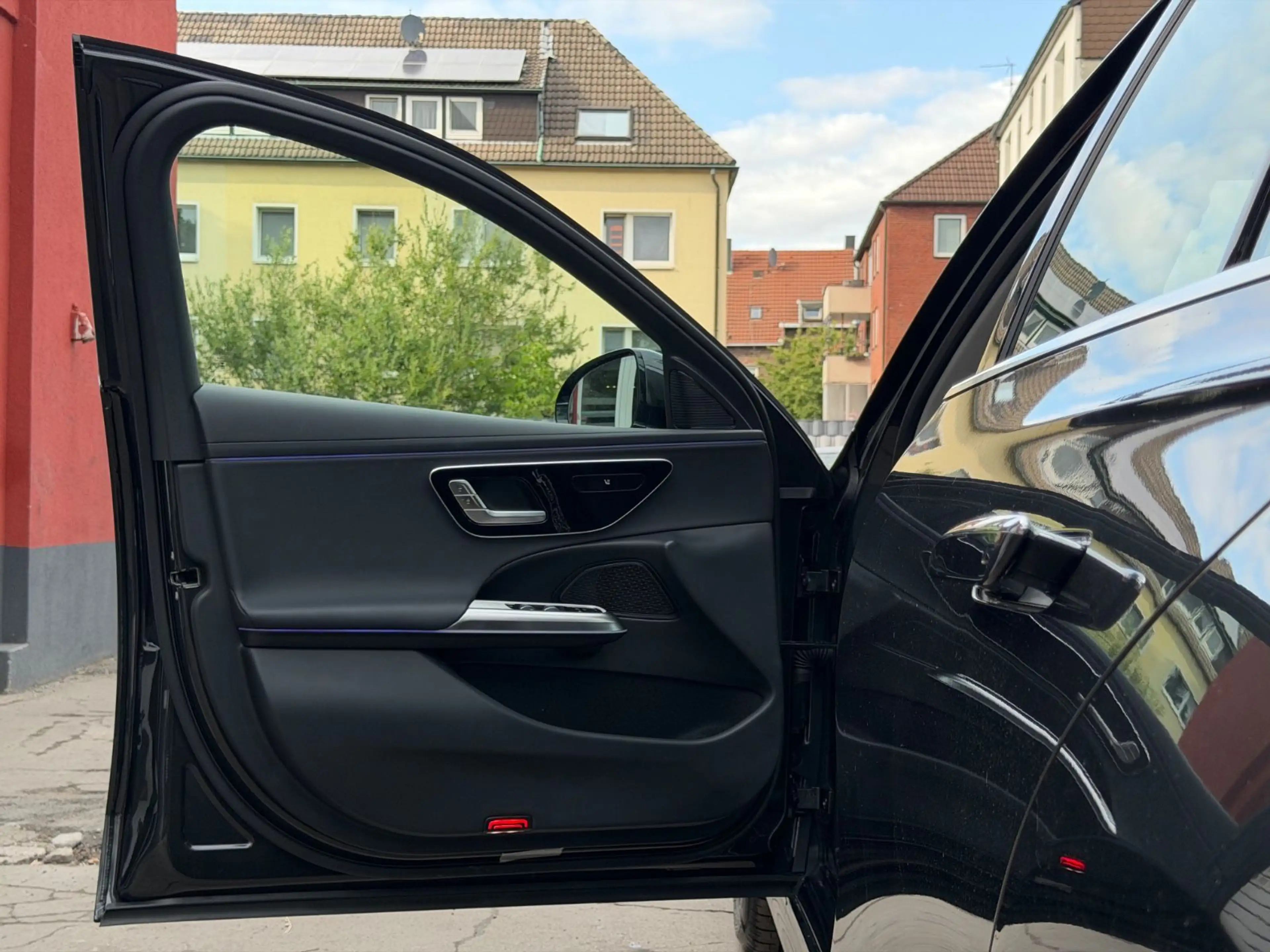 Mercedes-Benz E 220 d Lim. NAVI/LED/PANORAMA/R-KAMERA/19ZOLL — photo 8