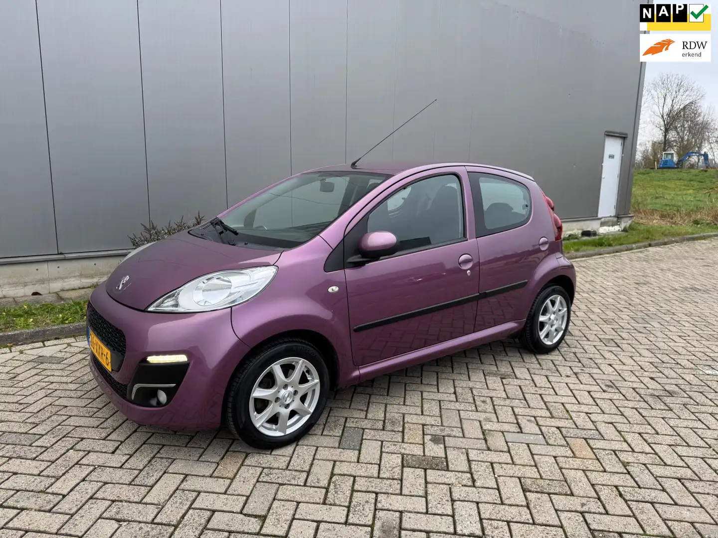 Peugeot 107 1.0 Envy 5Drs Airco Lmv Isofix Usb/Aux Nap Mauve - 1
