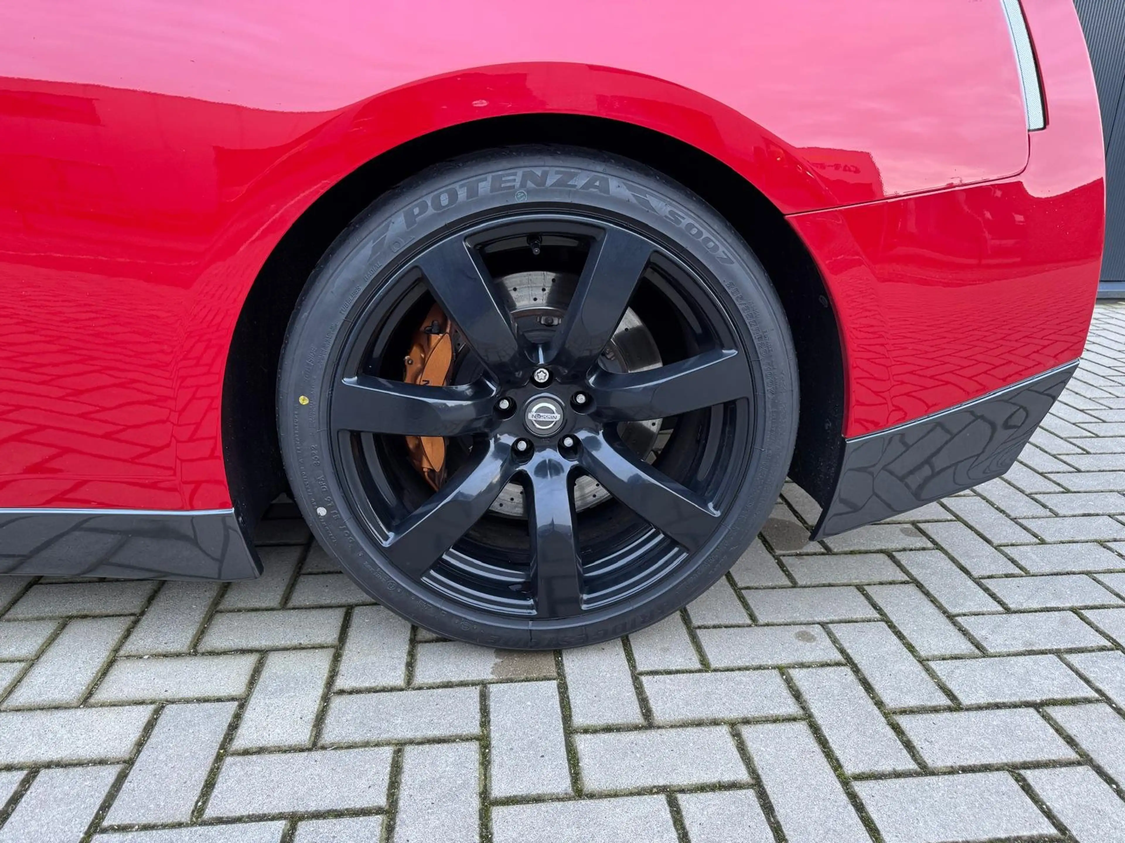 Nissan GT-R R35 Black Edition 3.8L V6 Bose Navi Bluetooth — photo 4