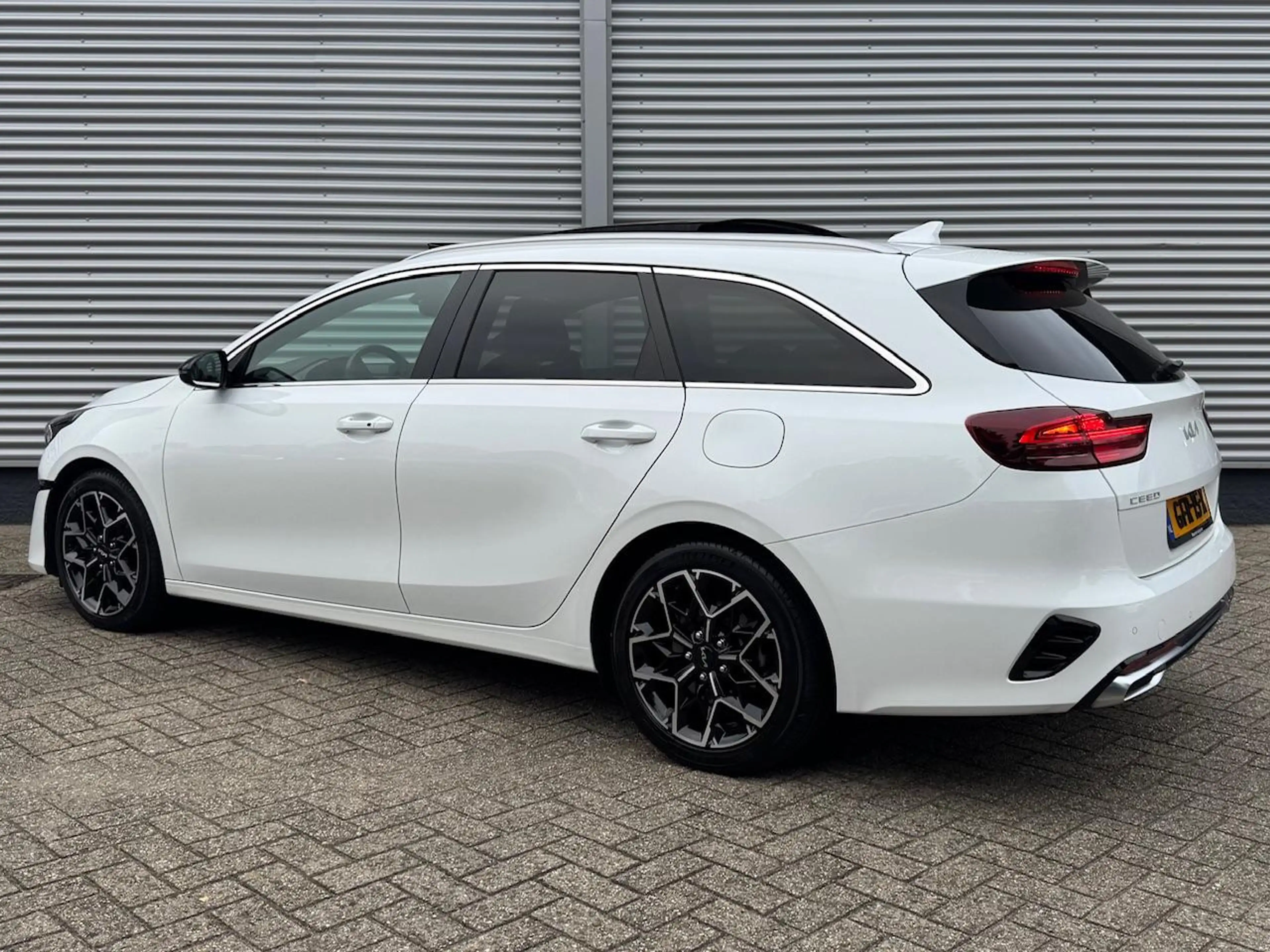 Kia Ceed SW / cee'd SW Sportswagon 1.5 T-GDi 140pk GT-Line | Schuif/Kante — photo 3