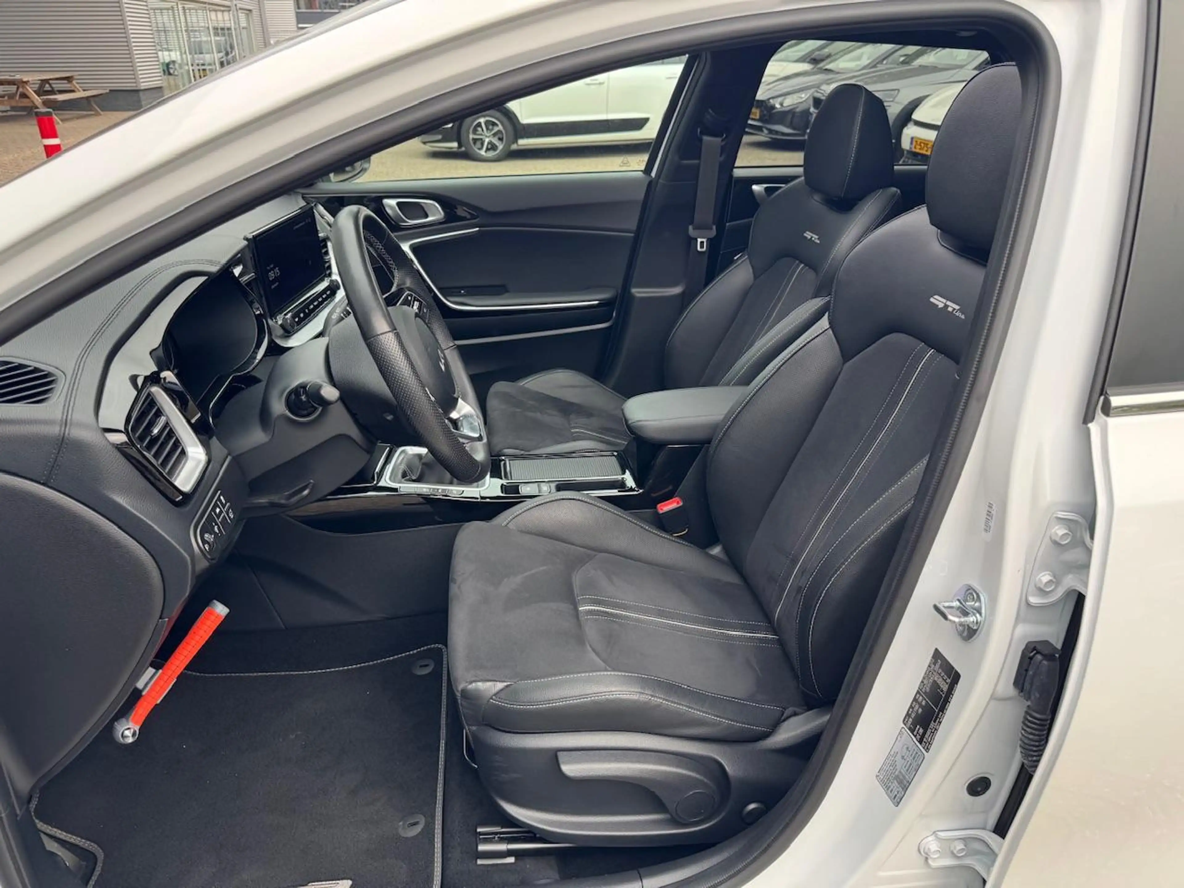 Kia Ceed SW / cee'd SW Sportswagon 1.5 T-GDi 140pk GT-Line | Schuif/Kante — photo 9