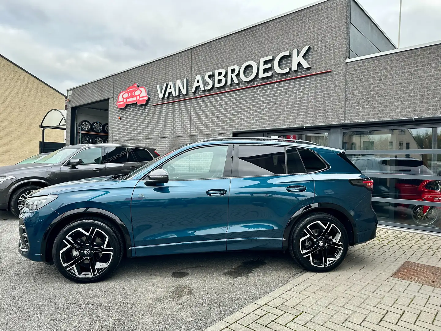 Volkswagen Tiguan Tiguan 1.5 eTSI DSG R-Line Hybrid*PanoDak FULL OPT Bleu - 2