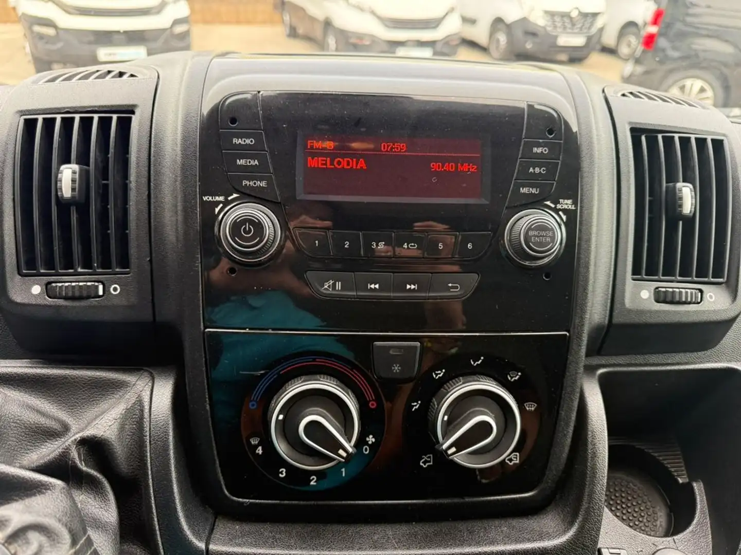 Fiat Ducato FIAT Pequeño 130cv Manual de 4 Puertas Blanco - 2