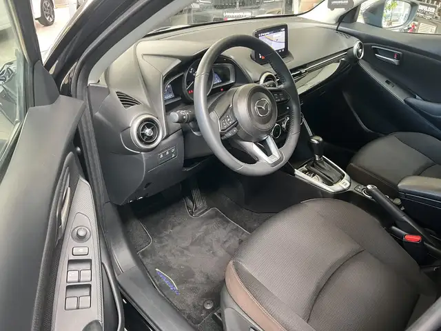 Mazda 2 view 13