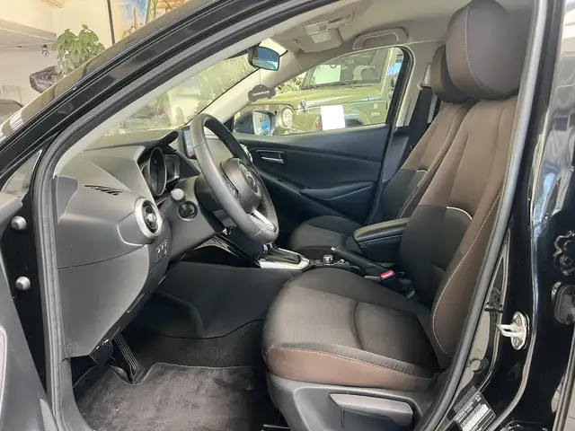 Mazda 2 view 14