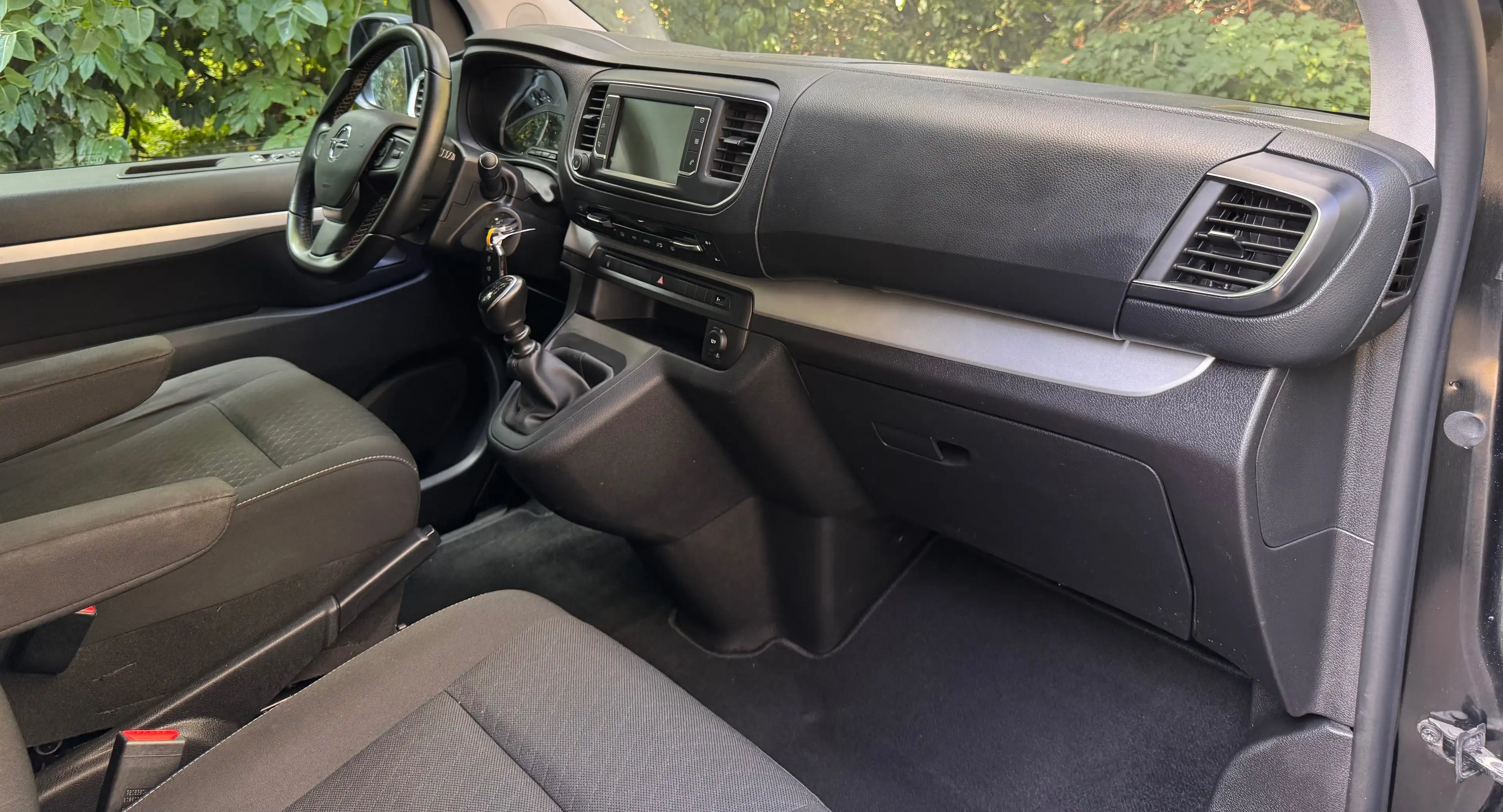 Peugeot Traveller 2.0 Turbo D - 8 PLACES - CarPlay - Sg chauffants — photo 12