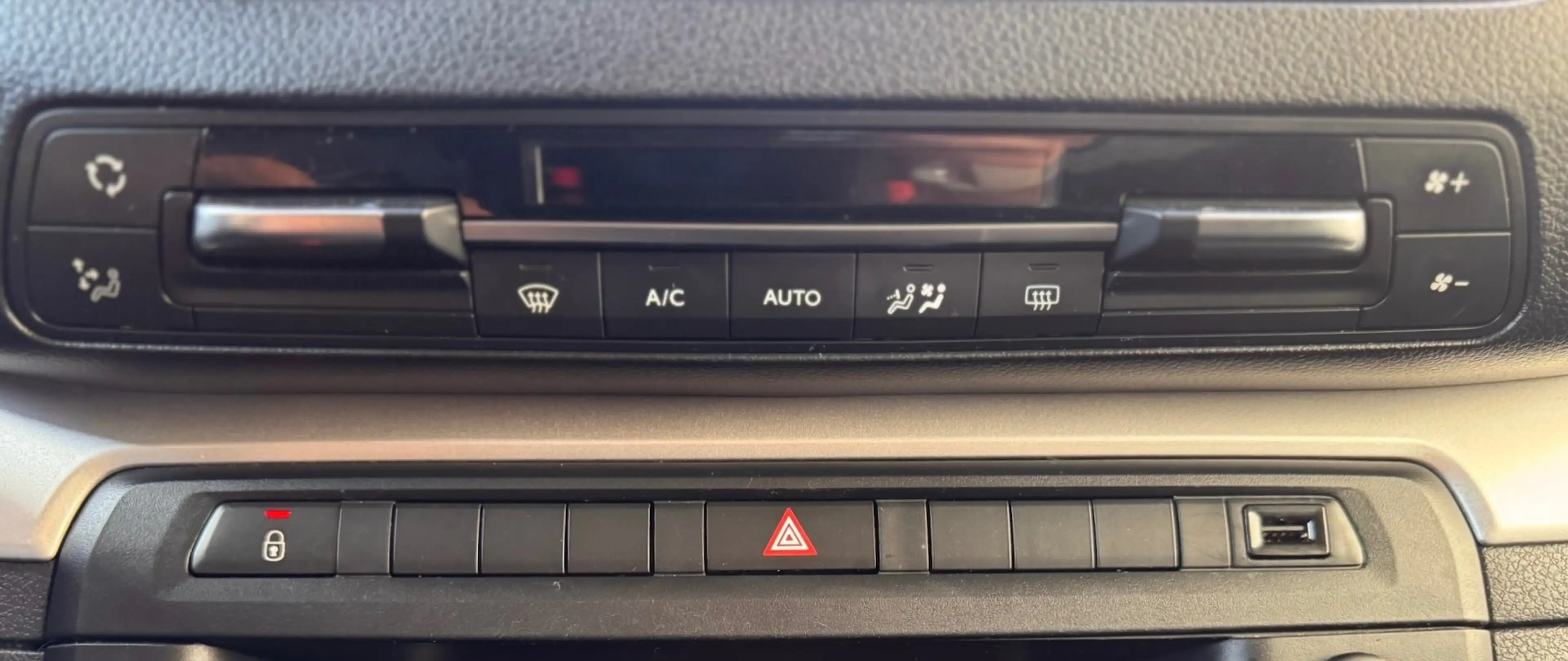 Peugeot Traveller 2.0 Turbo D - 8 PLACES - CarPlay - Sg chauffants — photo 9
