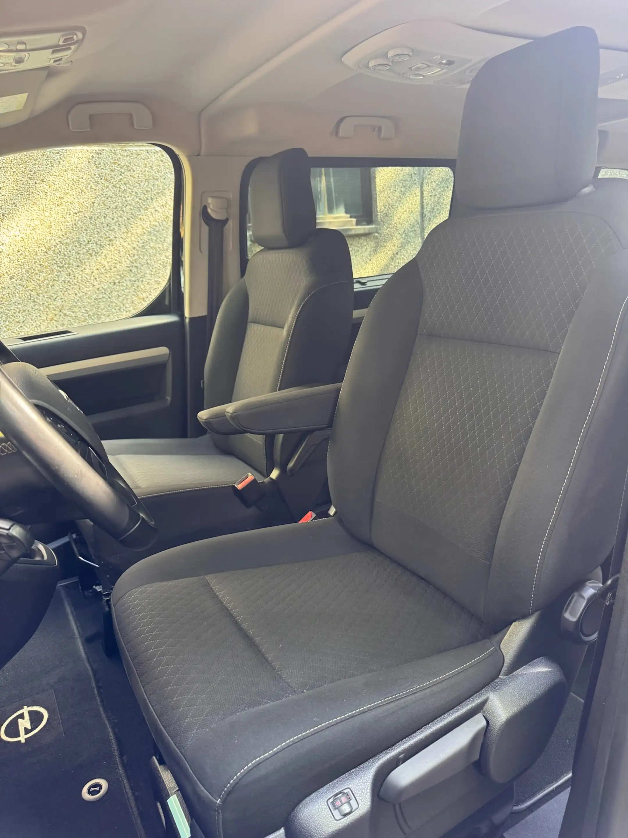 Peugeot Traveller 2.0 Turbo D - 8 PLACES - CarPlay - Sg chauffants — photo 10