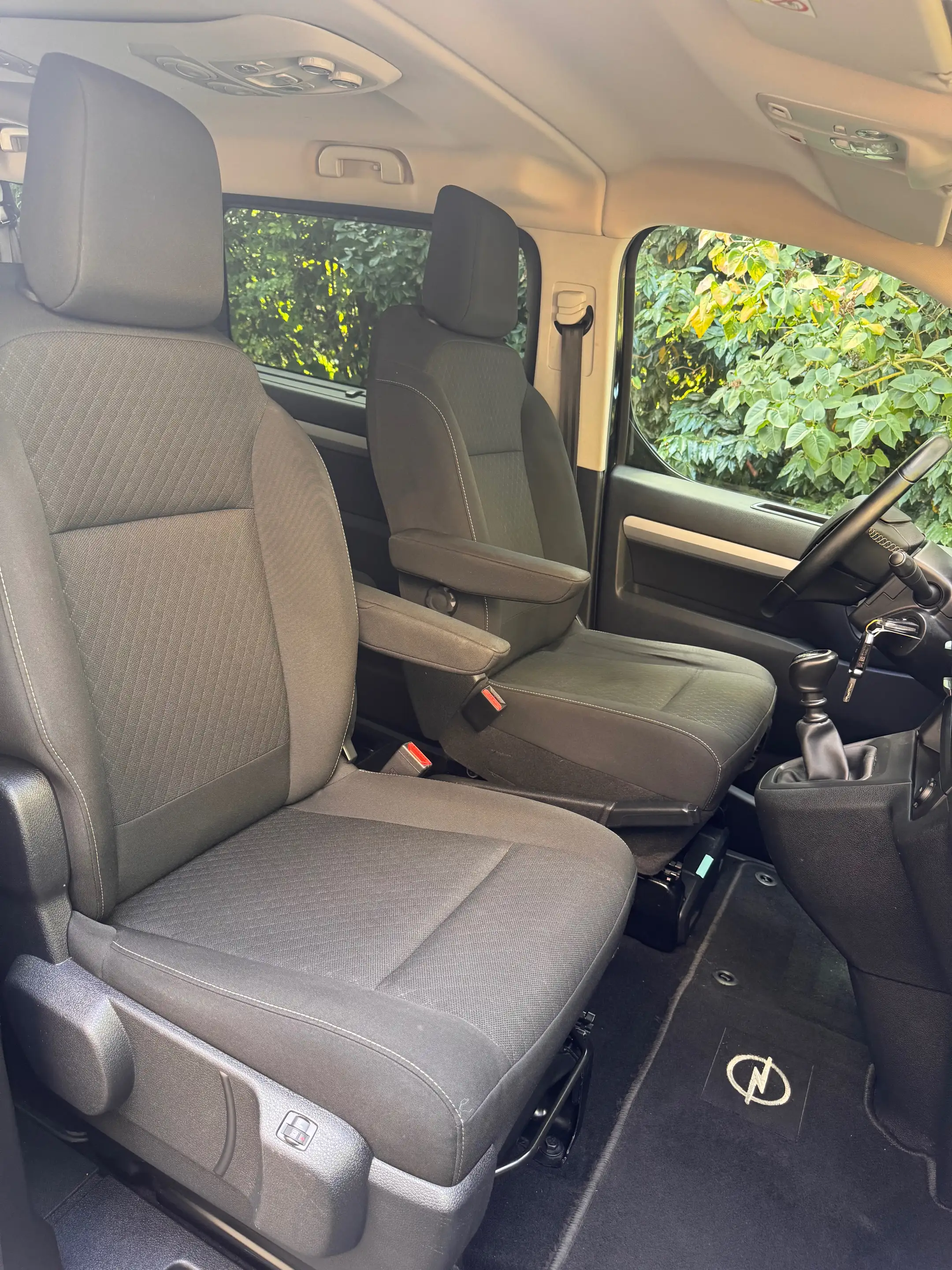 Peugeot Traveller 2.0 Turbo D - 8 PLACES - CarPlay - Sg chauffants — photo 14