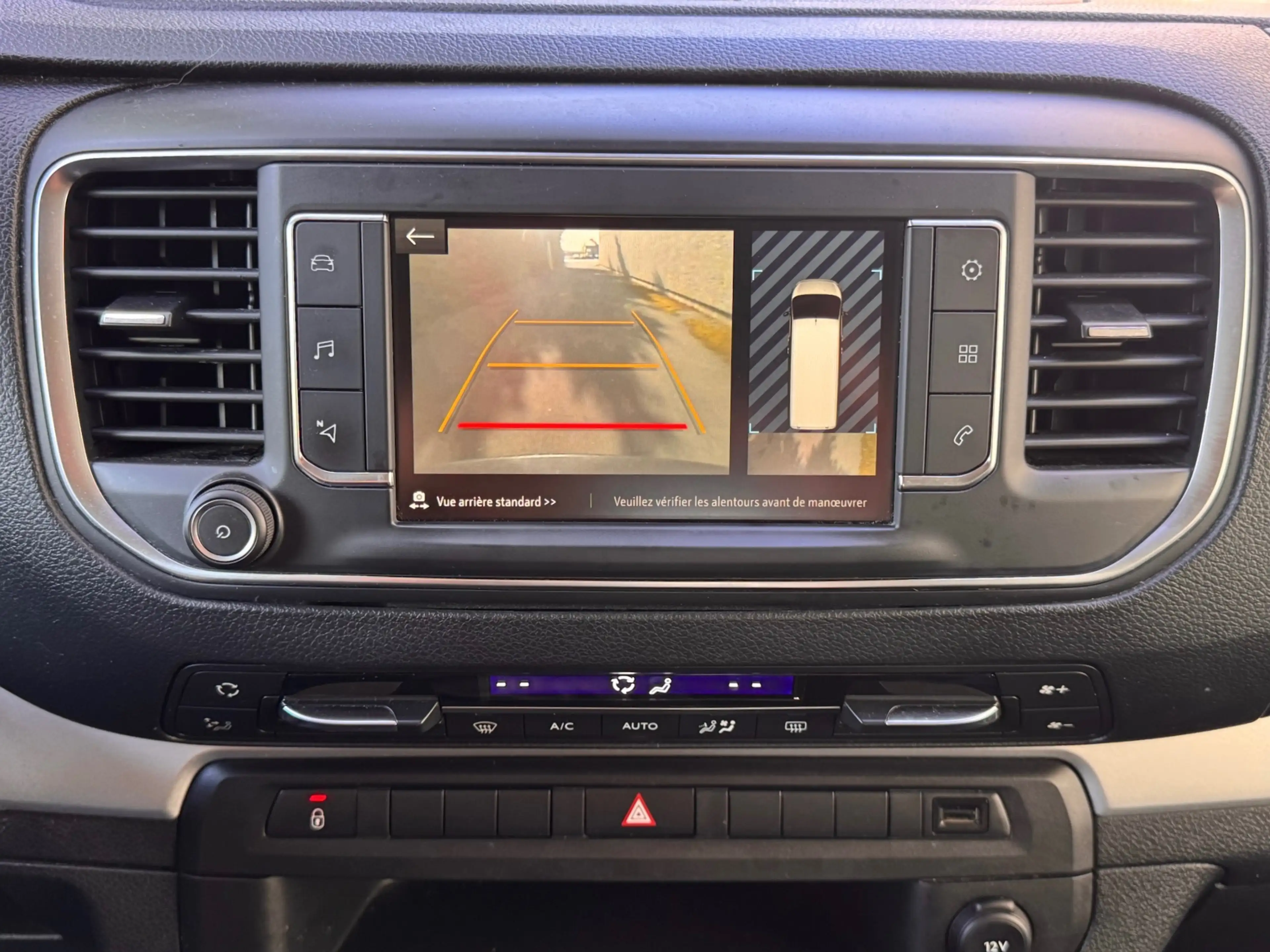 Peugeot Traveller 2.0 Turbo D - 8 PLACES - CarPlay - Sg chauffants — photo 13
