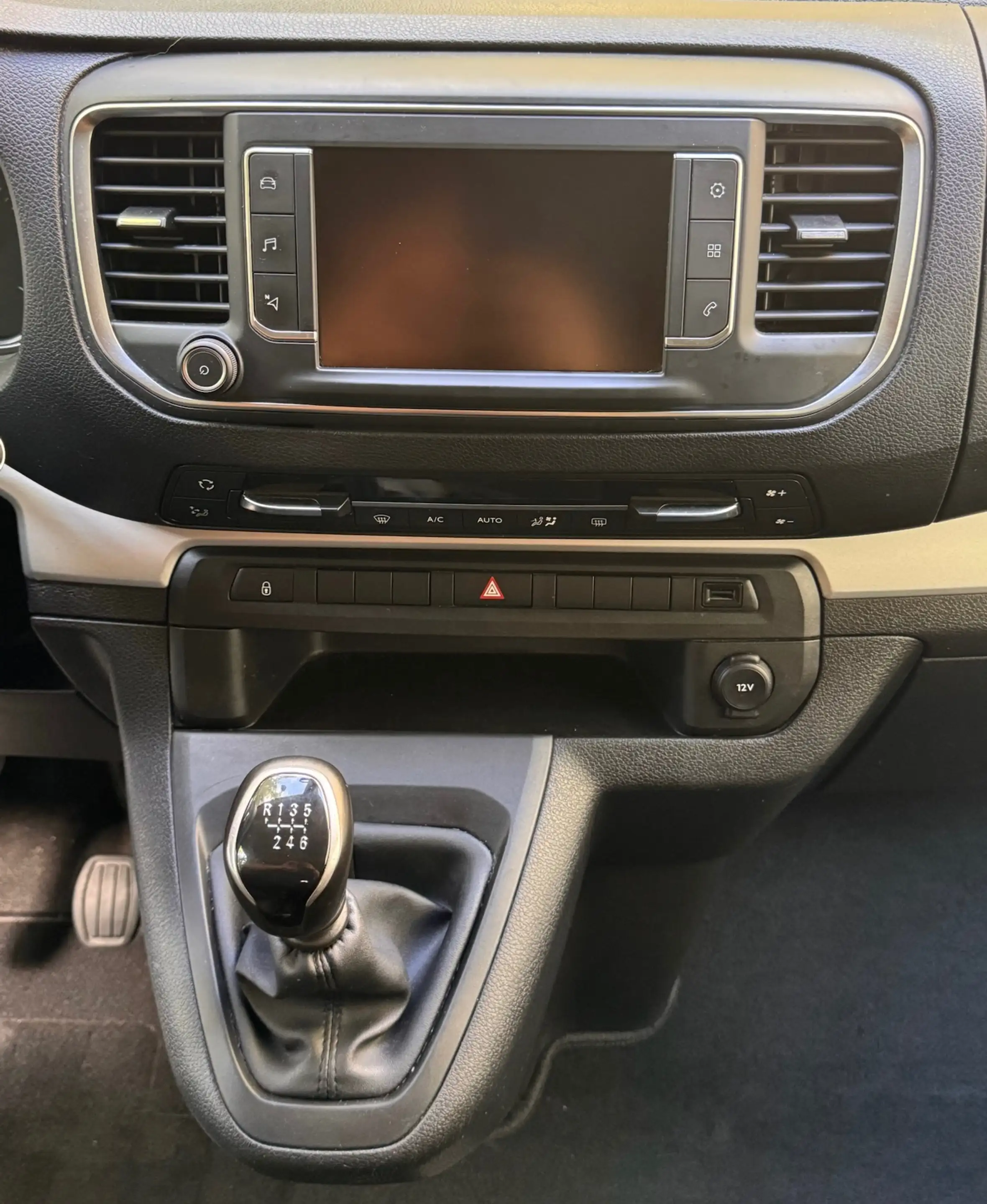 Peugeot Traveller 2.0 Turbo D - 8 PLACES - CarPlay - Sg chauffants — photo 11