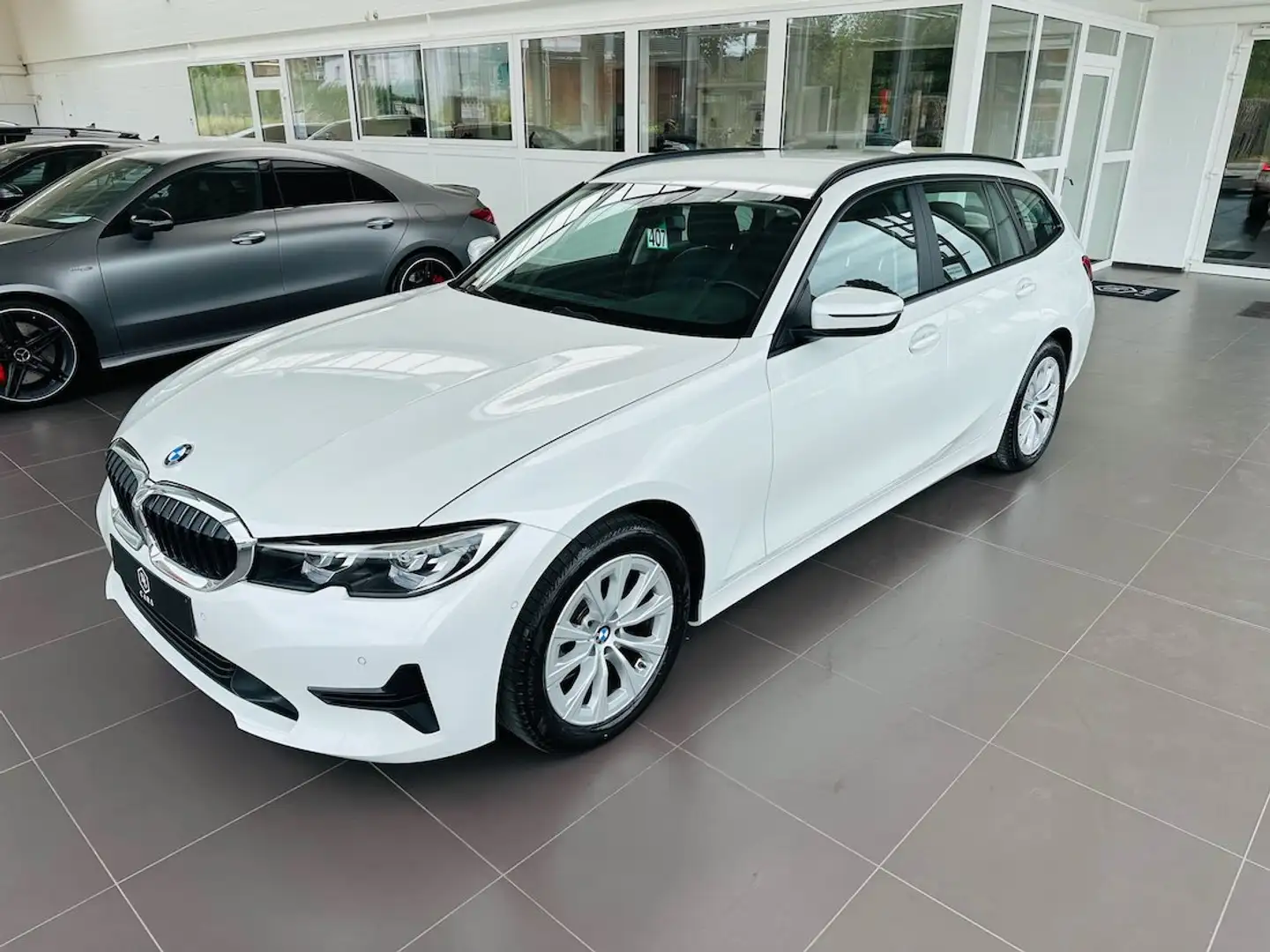 BMW 316 dA *** GARANTIE + COCKPIT + CUIR + LED + GPS *** Blanc - 2