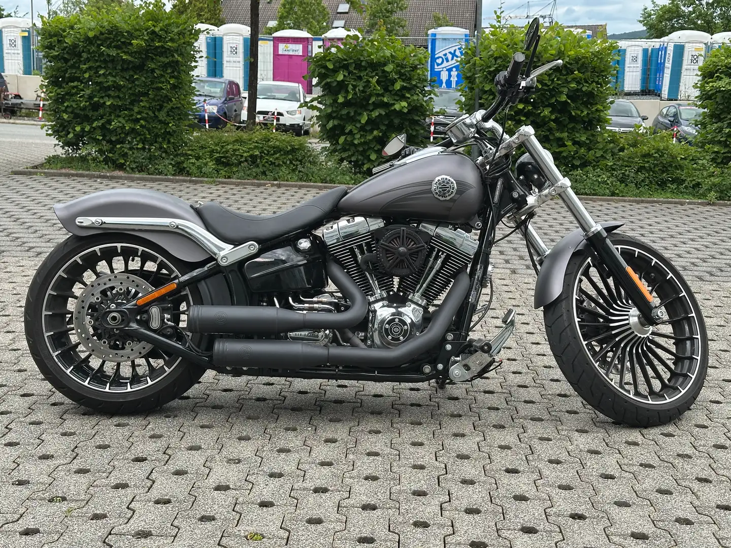 Harley-Davidson Breakout 103 Custom Klappenauspuff Gris - 2