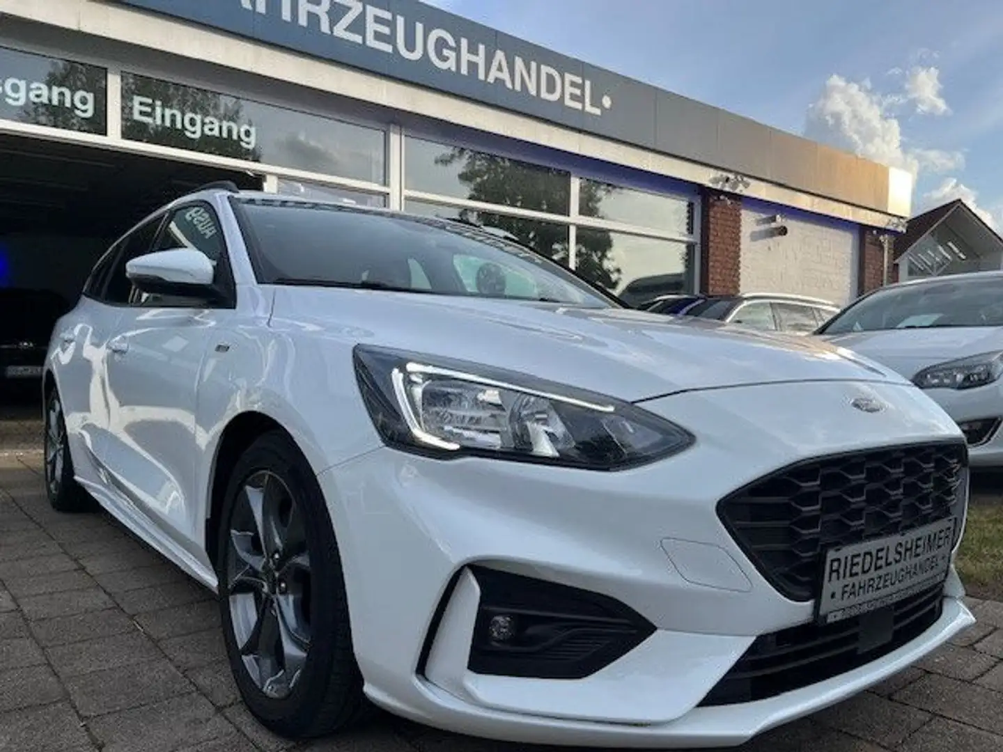 Ford Focus Turnier ST-Line 8G-AUT LED SHZ PDC AHK 1HD Weiß - 1