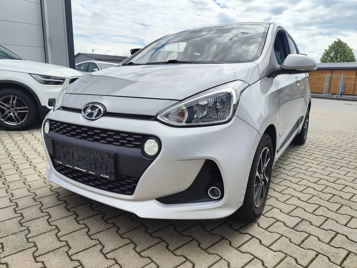 Hyundai i10 Premium + / 27.000km / Scheckheft / Tempomat Grau - 1