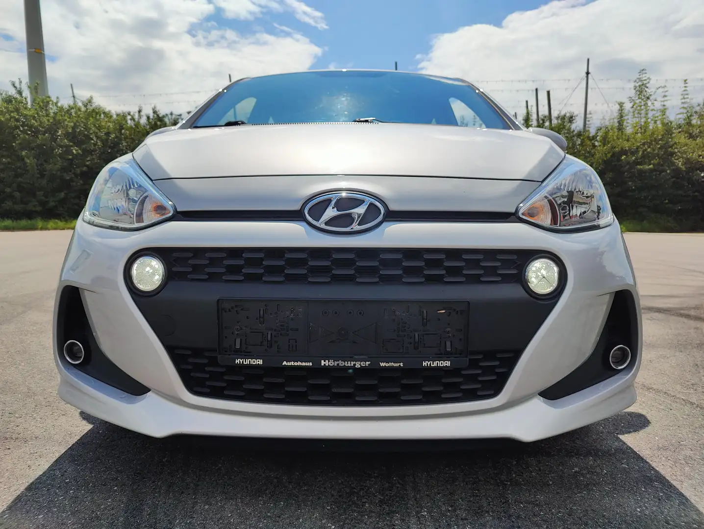 Hyundai i10 Premium + / 27.000km / Scheckheft / Tempomat Gri - 2