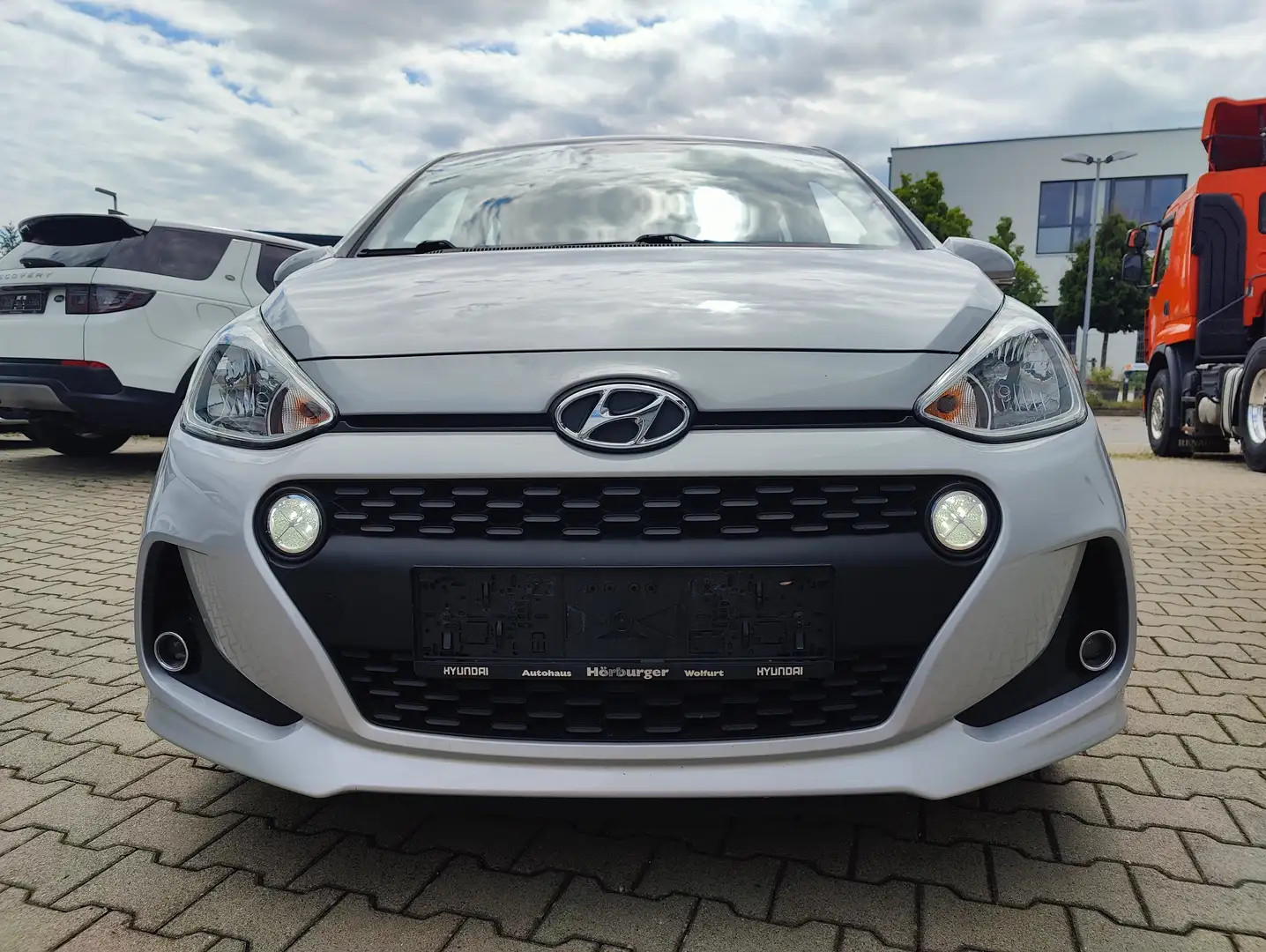 Hyundai i10 Premium + / 27.000km / Scheckheft / Tempomat Grau - 2