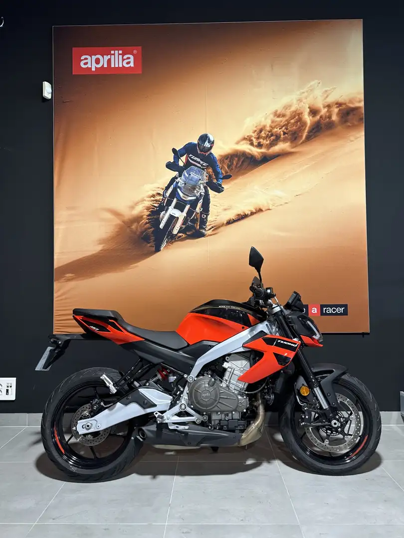 Aprilia Tuono Czarny - 1