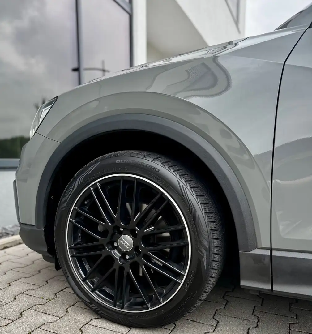 Audi Q2 TDI S-Tronic*LED*NAVI*SHZ*8 X 18 ZOLL*TIEFER Grau - 2